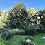 Private Bedroom 1 Near Eiffel Tower, Saint Germain